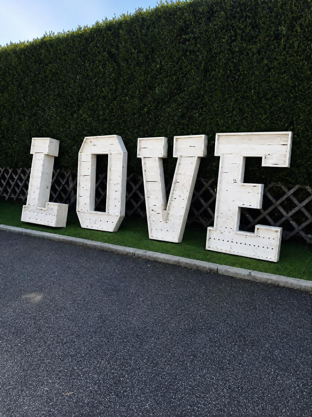 Lettres LOVE en bois