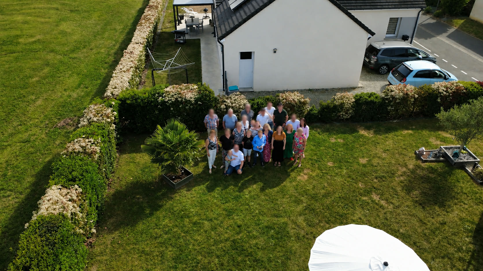 Photo de groupe vue du ciel par drone